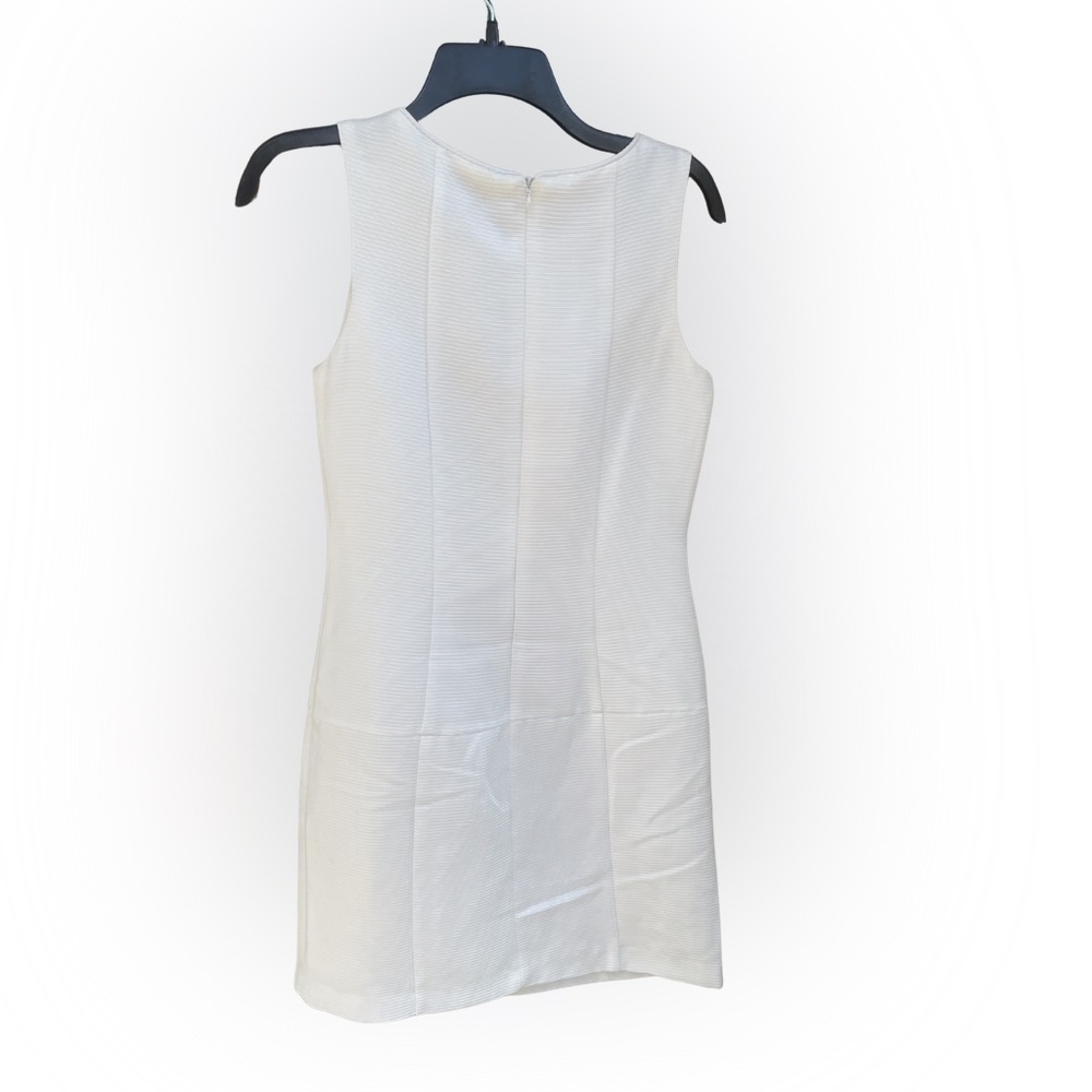 Elegant White Sleeveless Dress